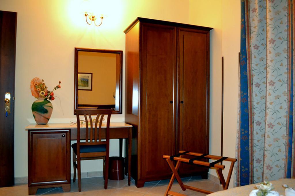 Hotel Gangi เปียซซา อาร์เมรีนา ภายนอก รูปภาพ