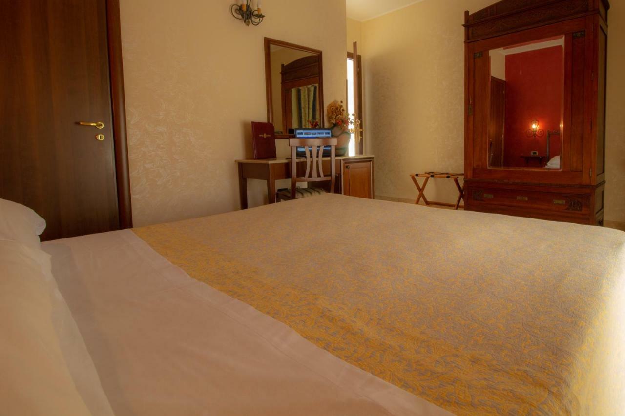 Hotel Gangi เปียซซา อาร์เมรีนา ภายนอก รูปภาพ