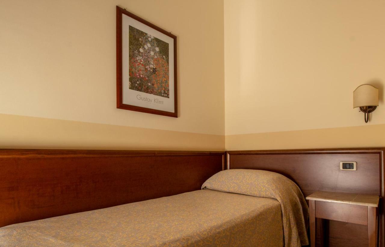 Hotel Gangi เปียซซา อาร์เมรีนา ภายนอก รูปภาพ